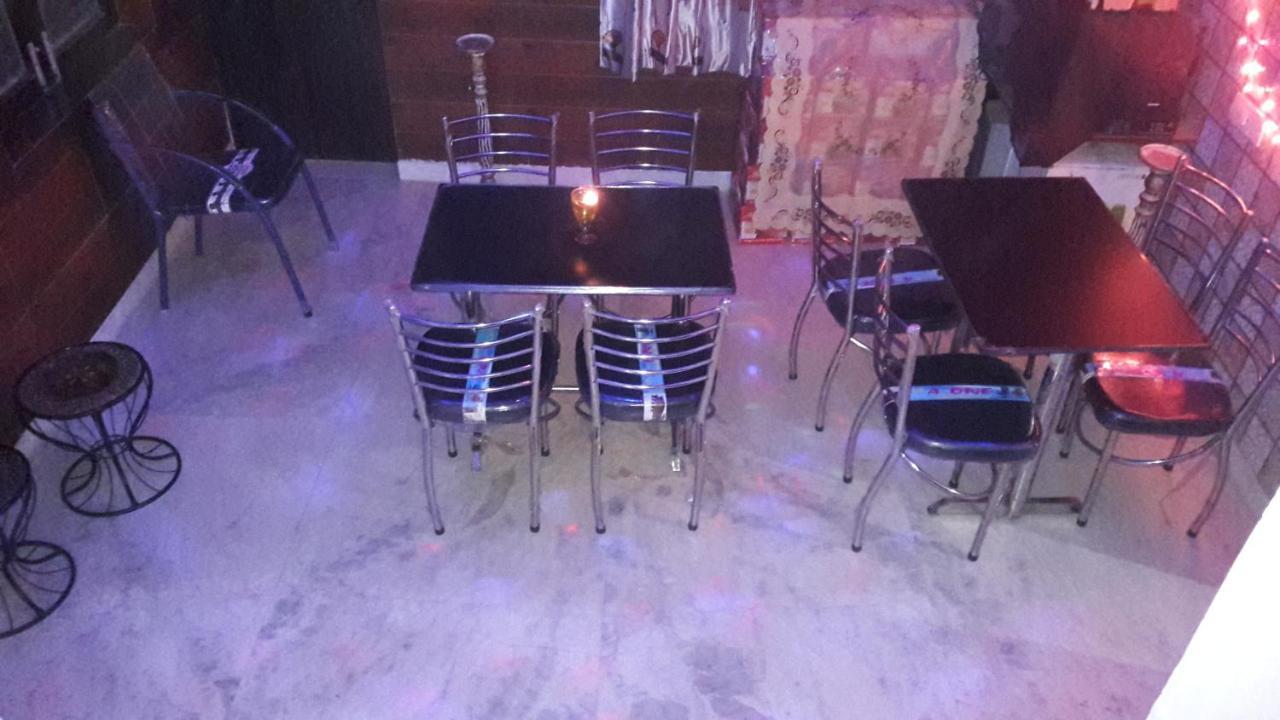 אגרה Basil Inn Home Stay Walking Distance From Taj Mahal Agra מראה חיצוני תמונה