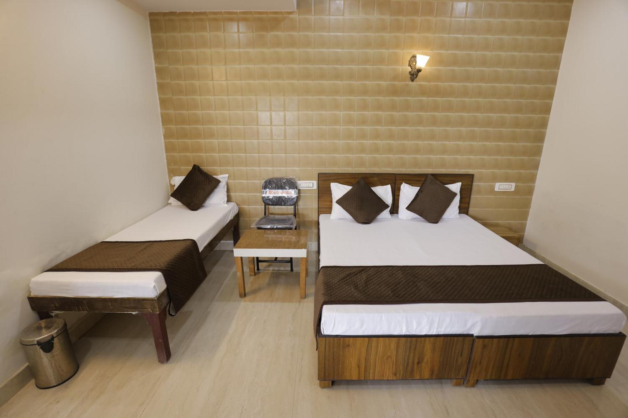 אגרה Basil Inn Home Stay Walking Distance From Taj Mahal Agra מראה חיצוני תמונה