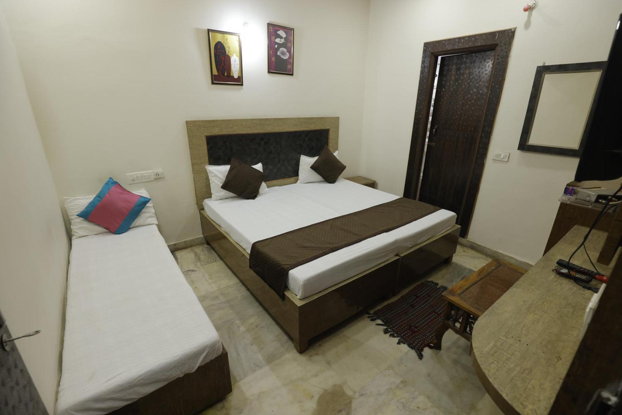 אגרה Basil Inn Home Stay Walking Distance From Taj Mahal Agra מראה חיצוני תמונה